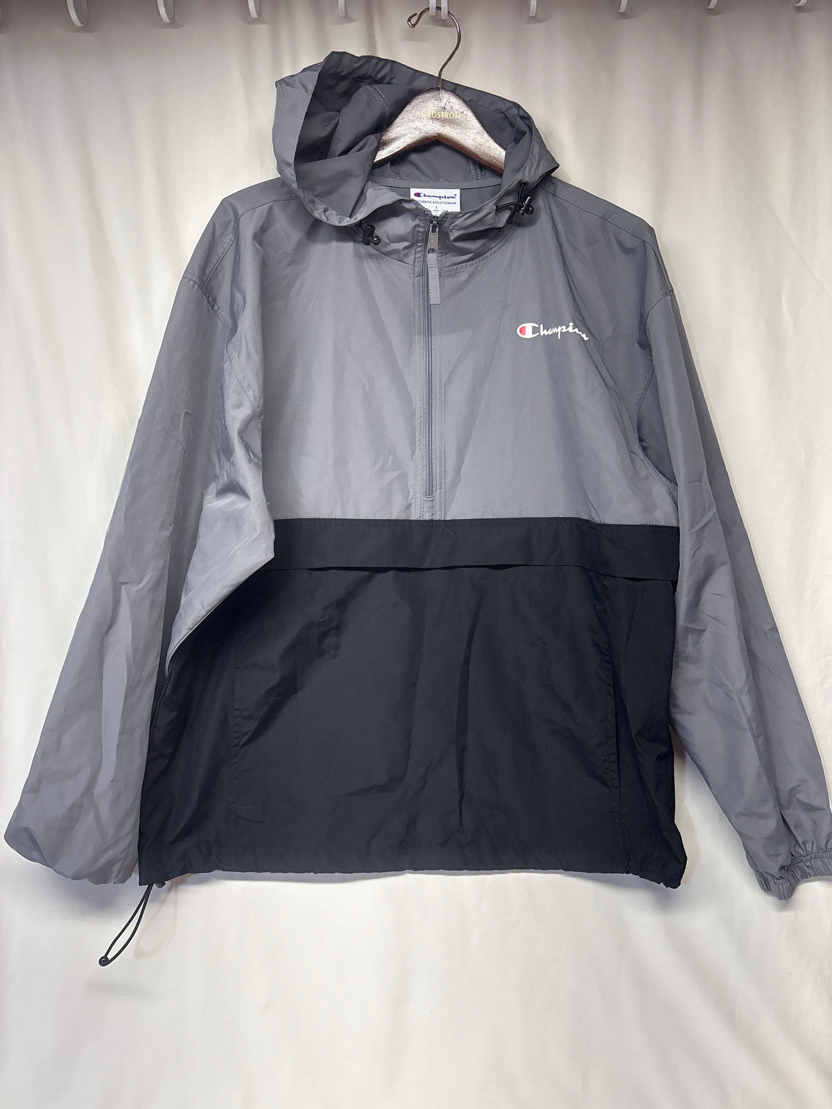 Champion pullover 1/2 zip grey & black wind- - size Teen/Men - L (36-38)