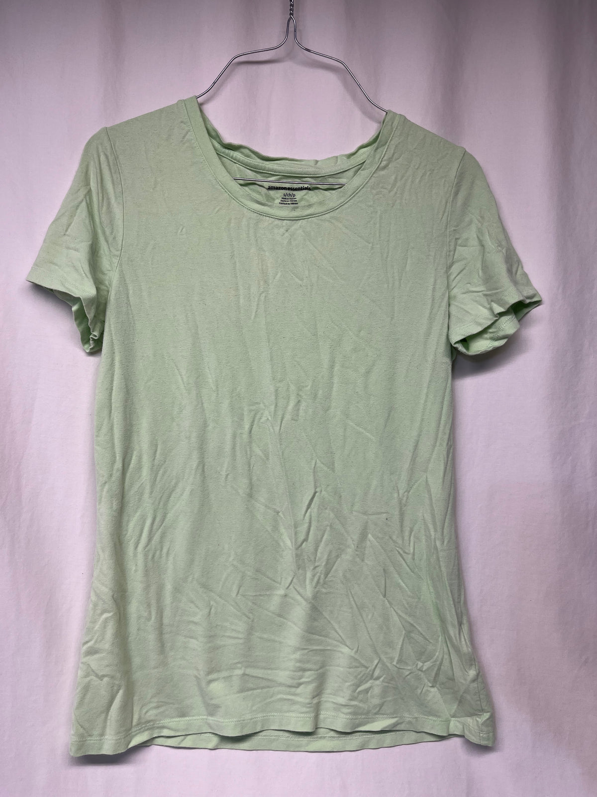 Amazon Essentials pastel green scoop neck tee - size Women - S (4/6)