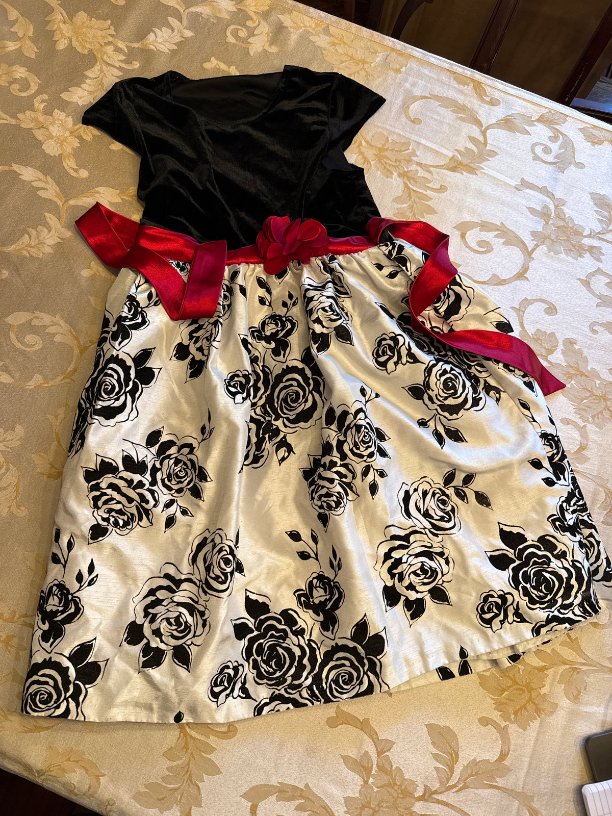 Velvet top cream skirt Embossed velvet dress - size Youth - 16 (XL)