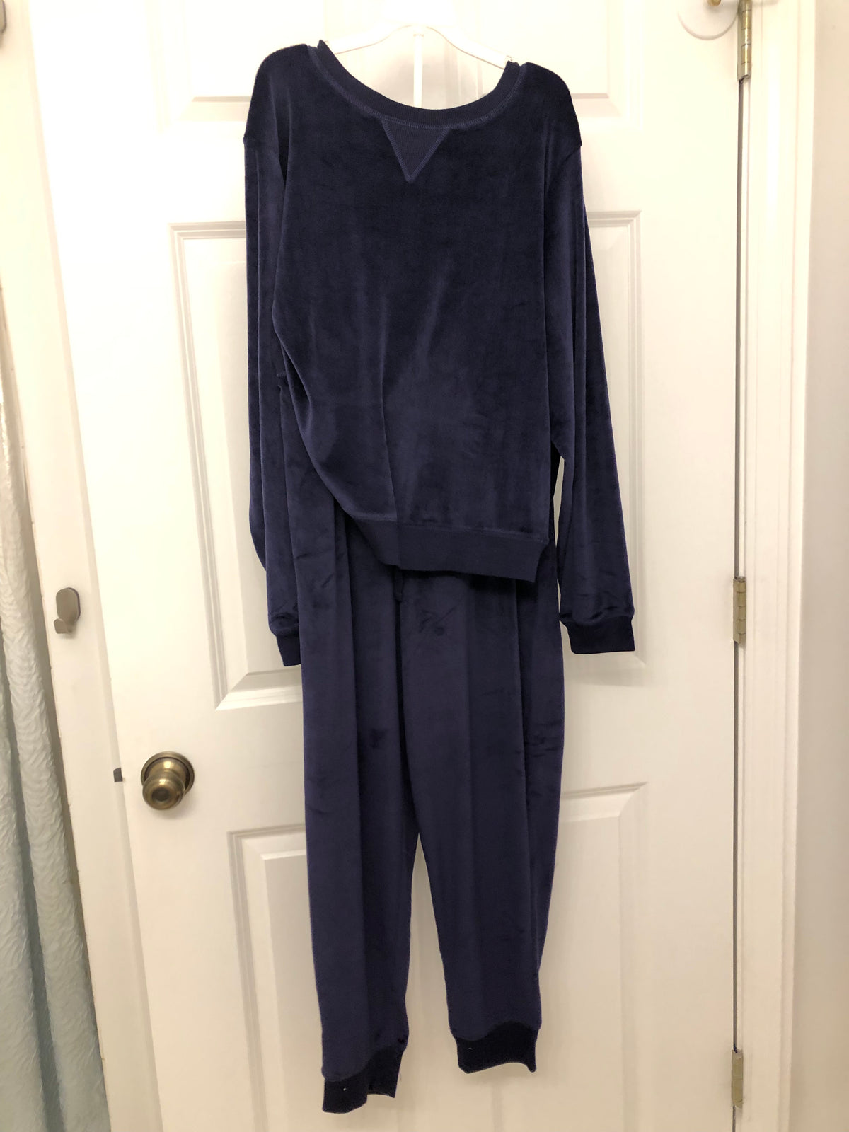 Like new purple suit Hardly worn. Velvet - size Women - M (8/10)