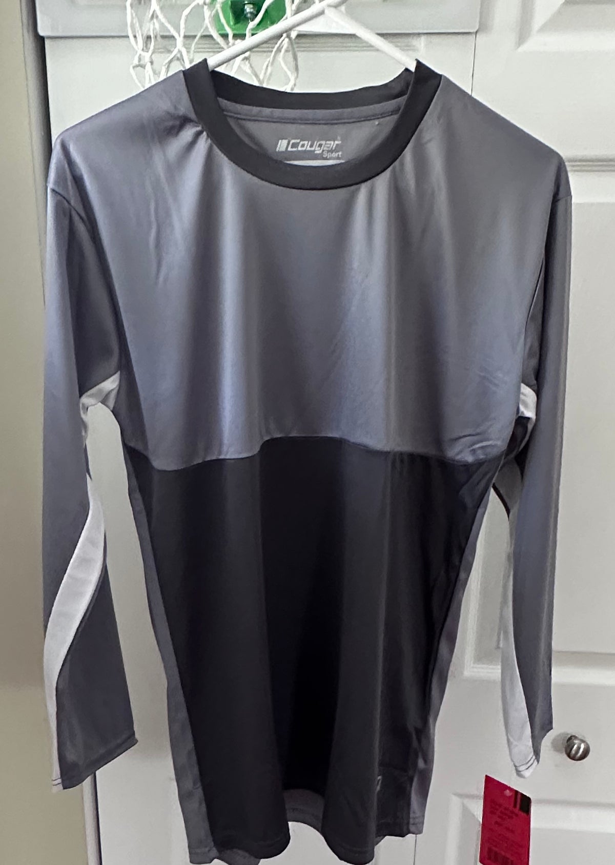 18:/20 NEW gray athletic Longsleeve dry tech - size Youth - 18 (XXL)