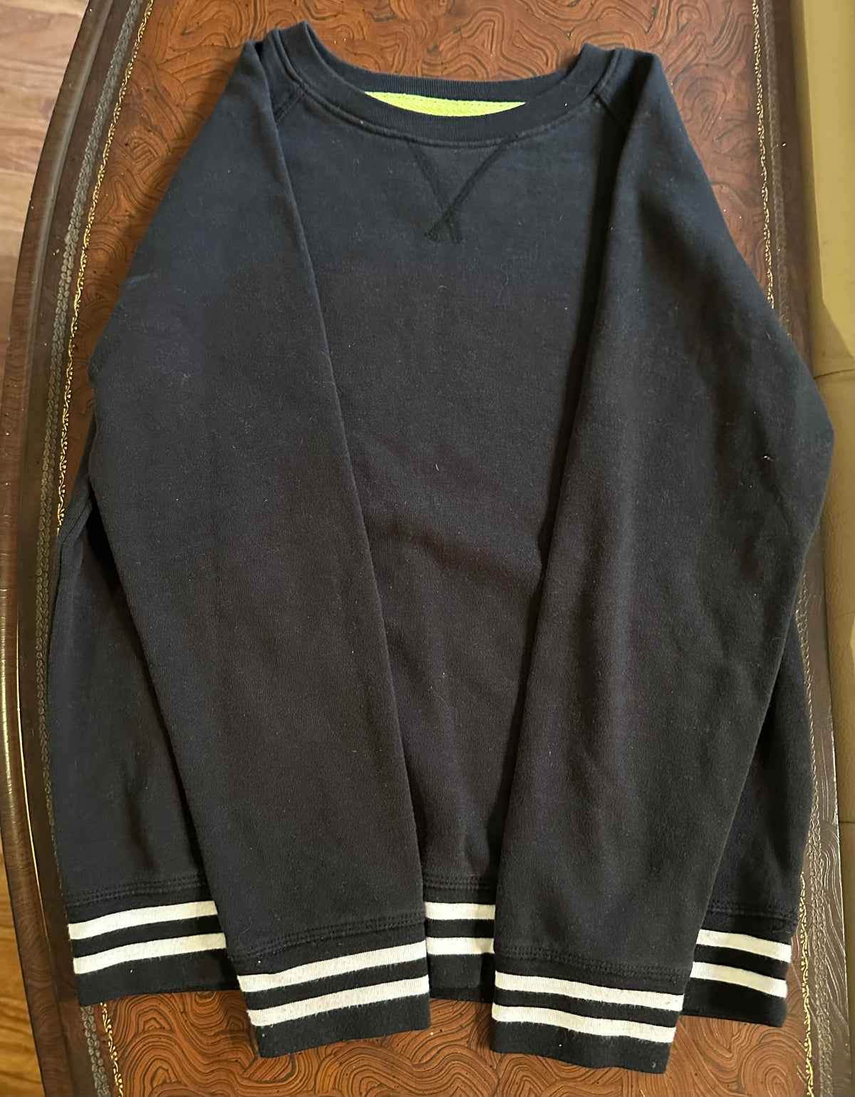 10/12 black sweatshirt Lightweight athletictech - size Youth - 10 (L)