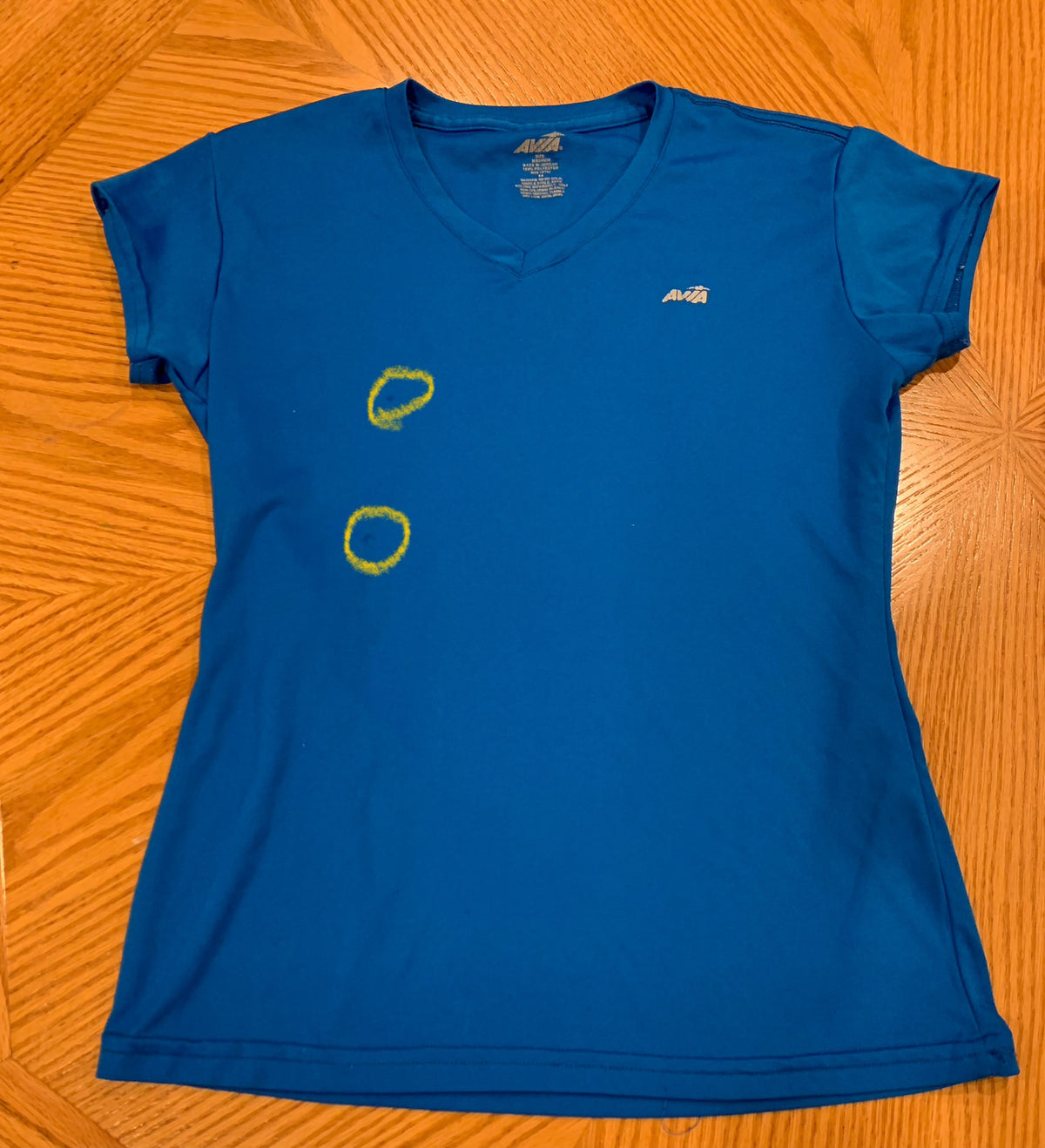 8-10 play condition Avia, small snags - size Youth - 8 (M)