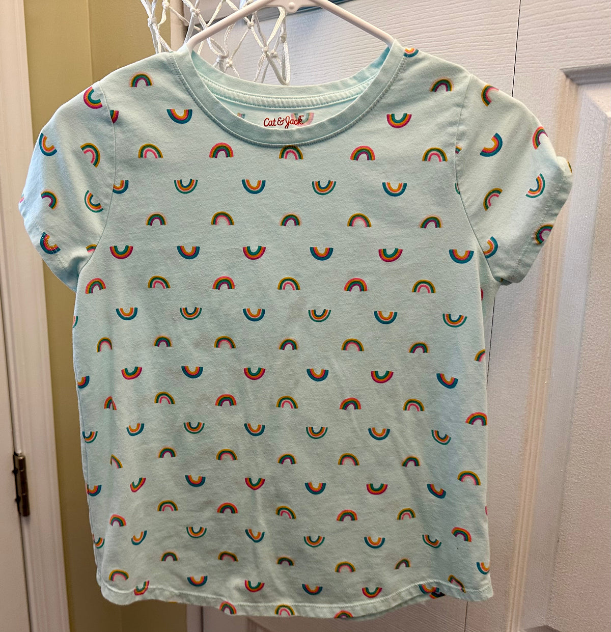 10/12 plus tshirt l Cat & Jack rainbow - size Youth - 10 (L)