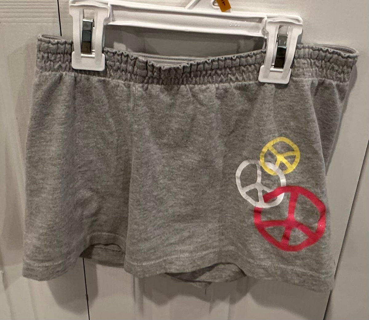 7/8 fit 8/10 peace sign Cottof shorts FadedGlory - size Youth - 7 (S)