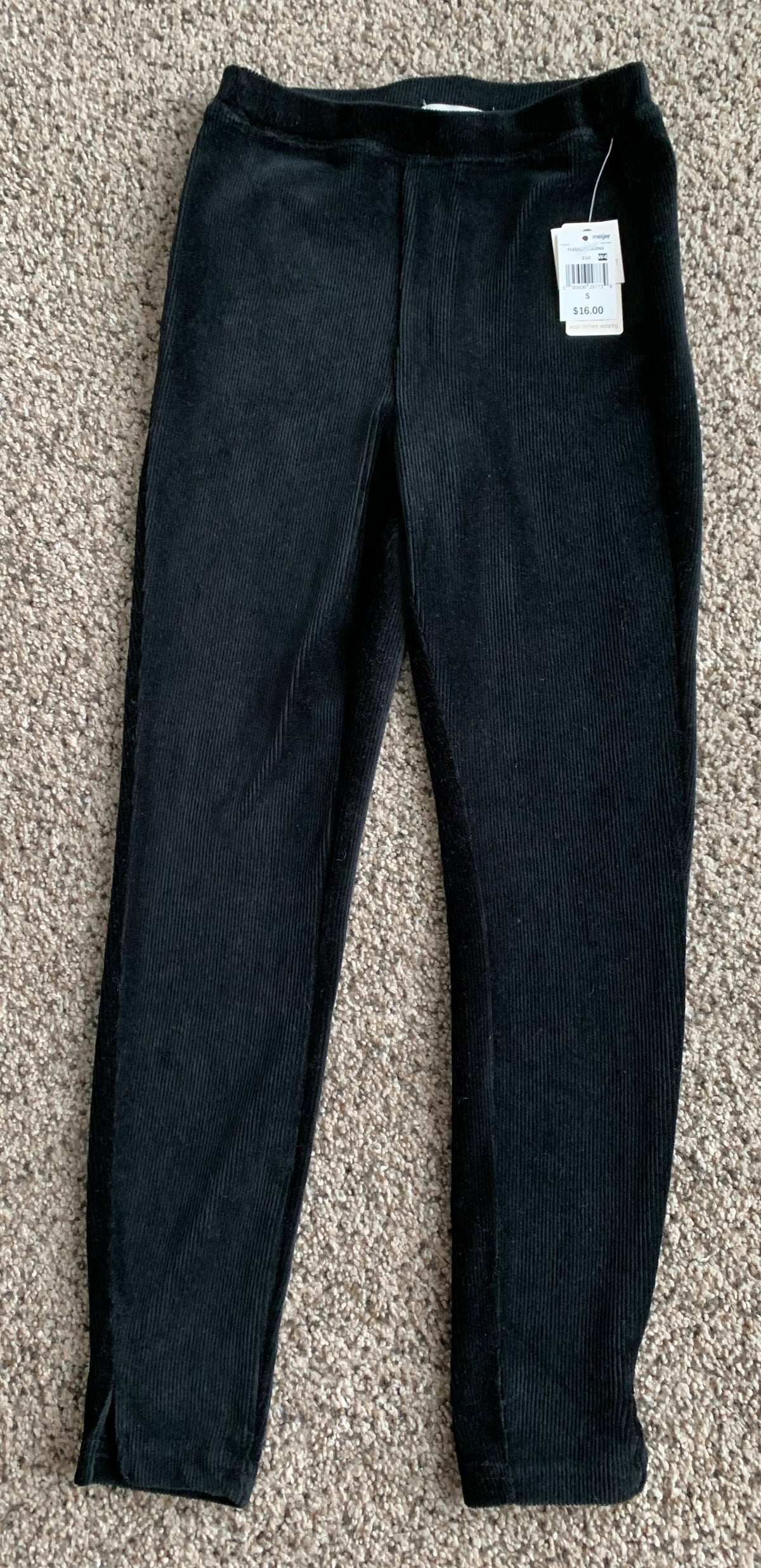 7/8 tag reads S fits 8+ Black flreece legging, - size Youth - 7 (S)
