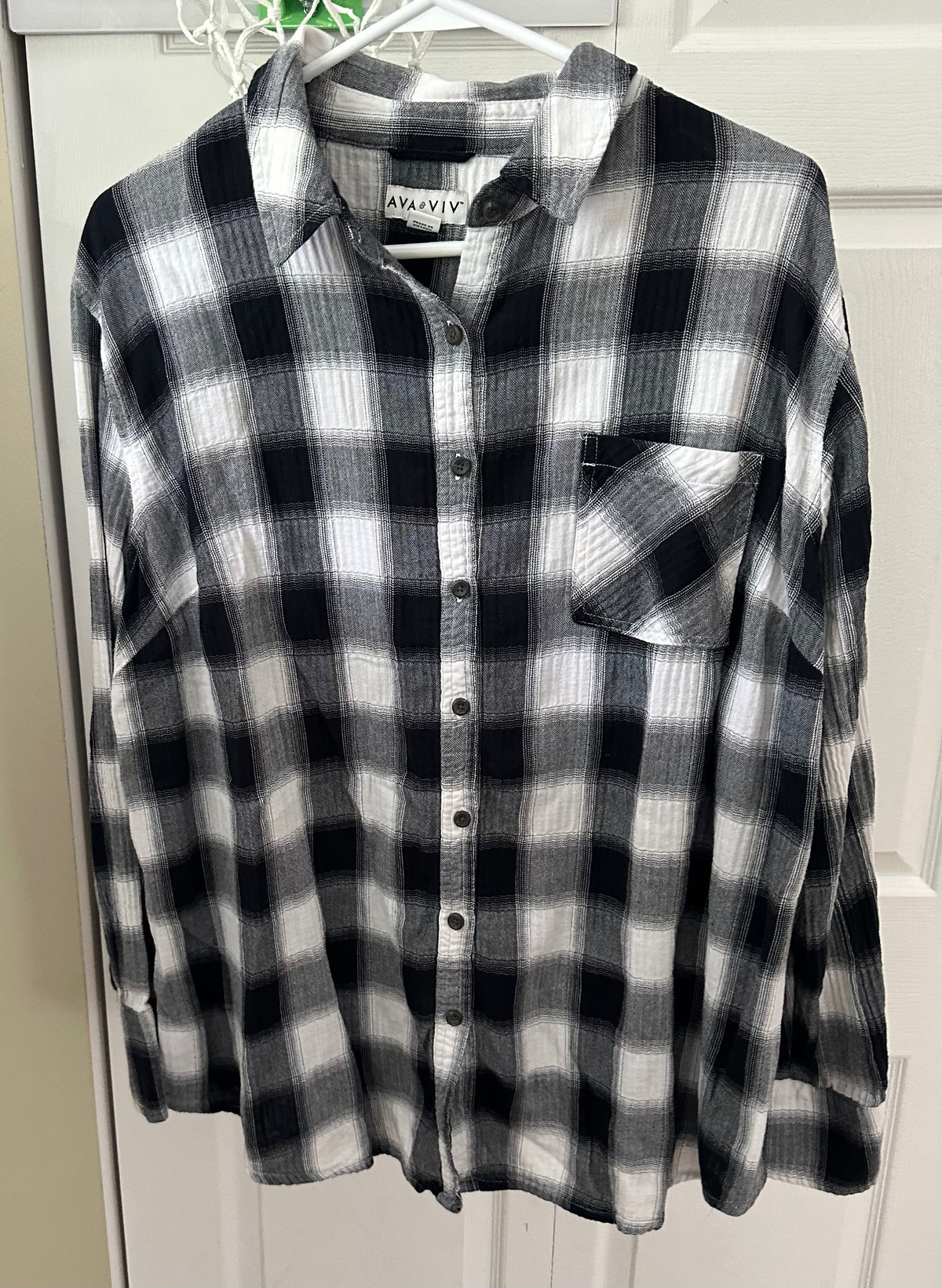 Black plaid button up 99 cotton 1 spandex EUC - size Women - 2X (20/22W)