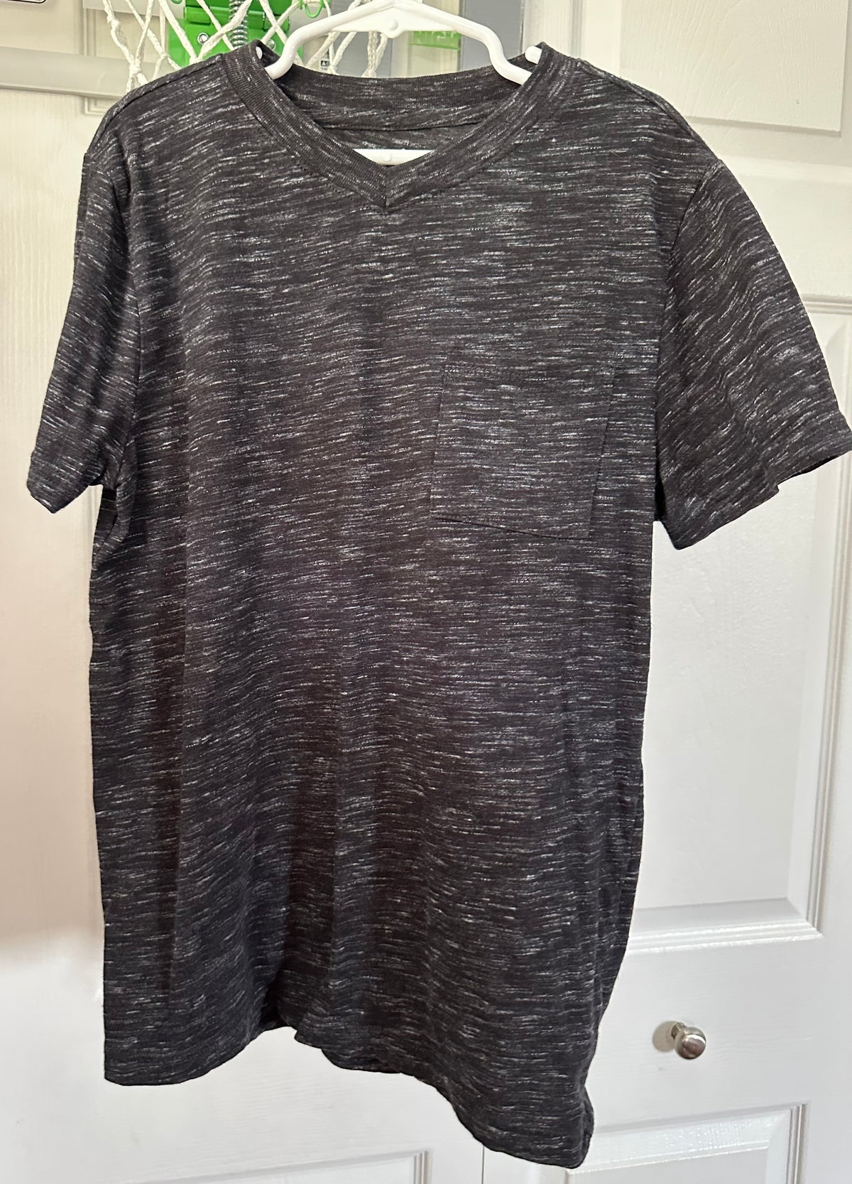 8/10 v neck black shirt cotton/poly - size Youth - 8 (M)
