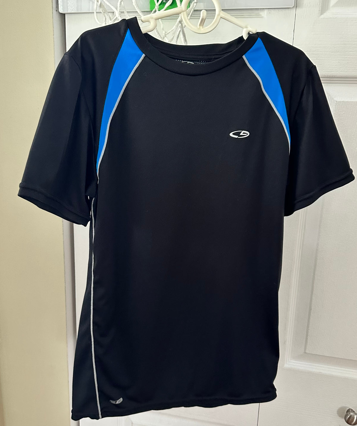 Champion blk w: blue Drifast athletic tee EUC - size Youth - 14 (XL)