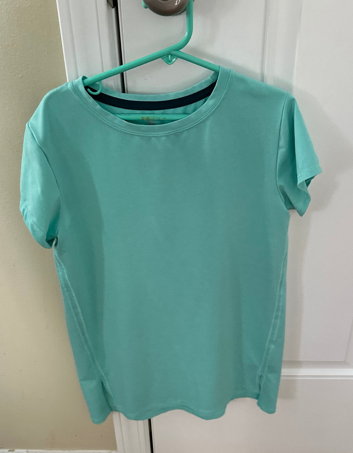 Athletic sea green top EUC, poly w: spandex - size Youth - 10 (L)