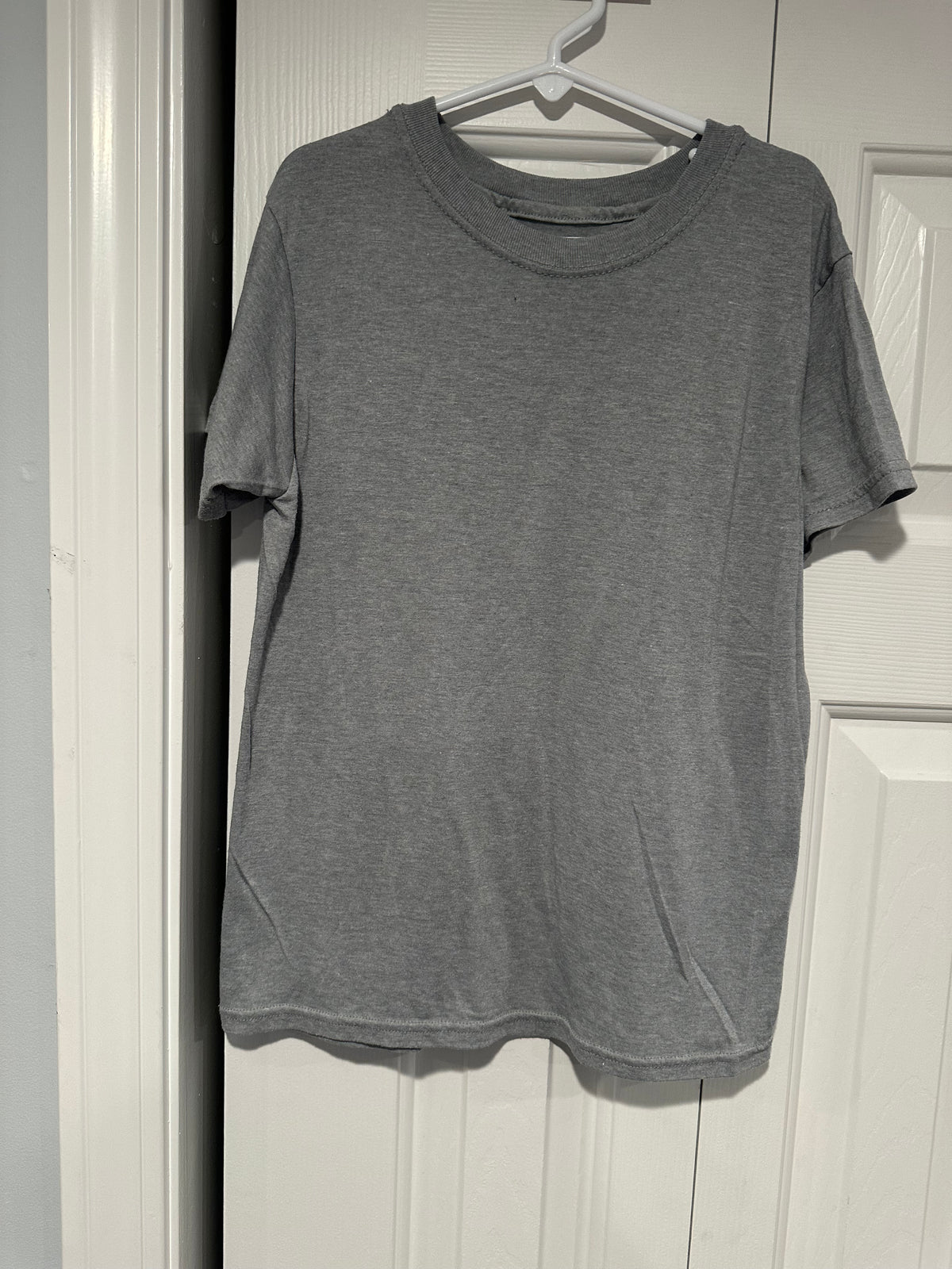 10/12 hanes gray shirt fit closer to 10, GUC - size Youth - 10 (L)
