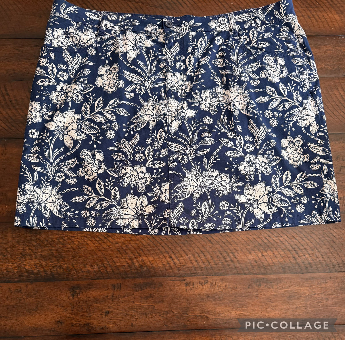 St. John's Bay skort -blue floral, pockets - size Youth - 20 (XXL)