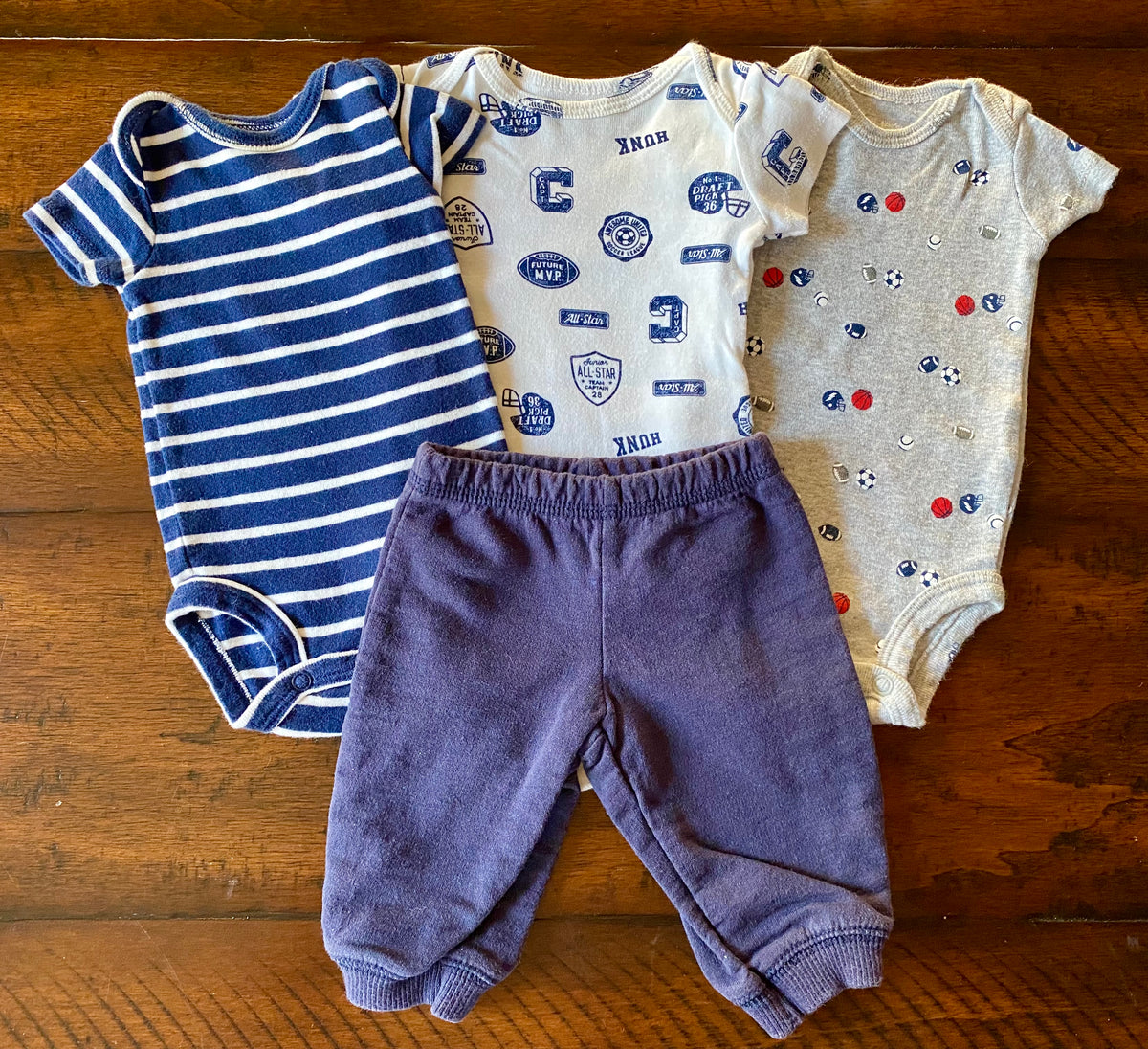 Carter's 4pc SPORTS set 3 onesies, 1 blue pant - size Month - Newborn