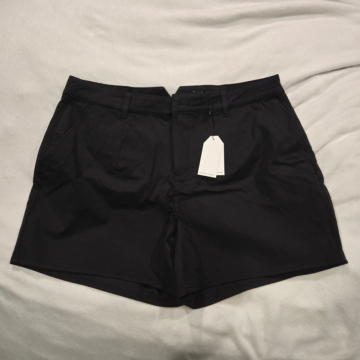 NWT black shorts Universal Standard 18 - size Women - 1X (16/18W)