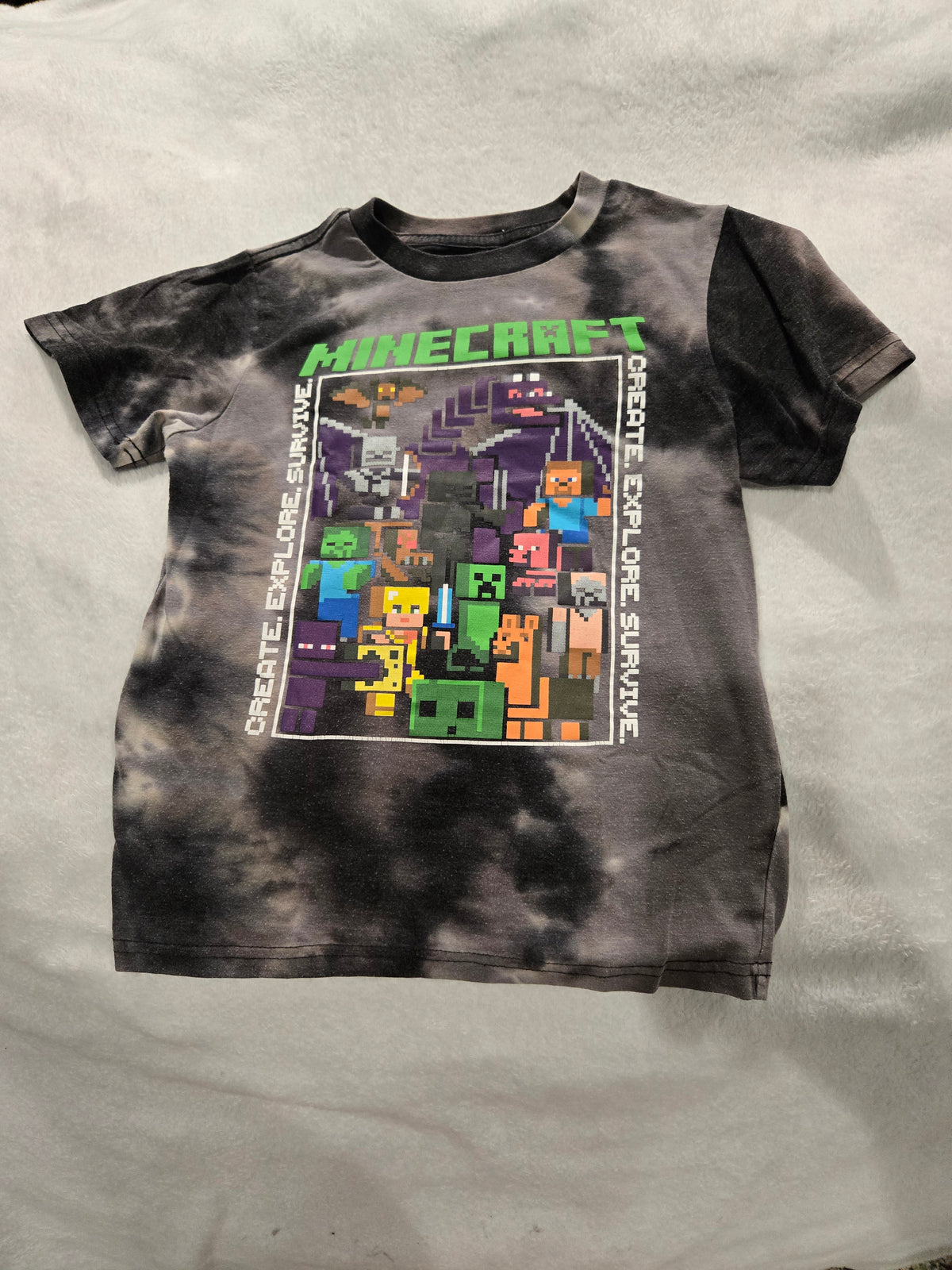 Minecraft tee VGUC black tie-dye background - size Youth - 7 (S)