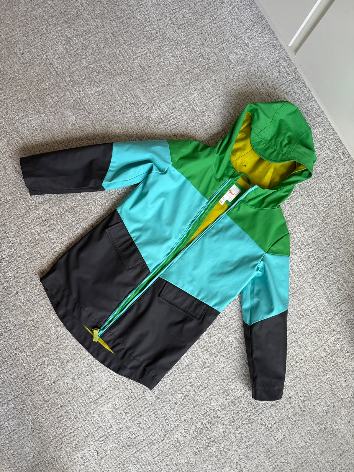 CatJack lined raincoat Green/ gray warm liner - size Youth - 5 (XS)