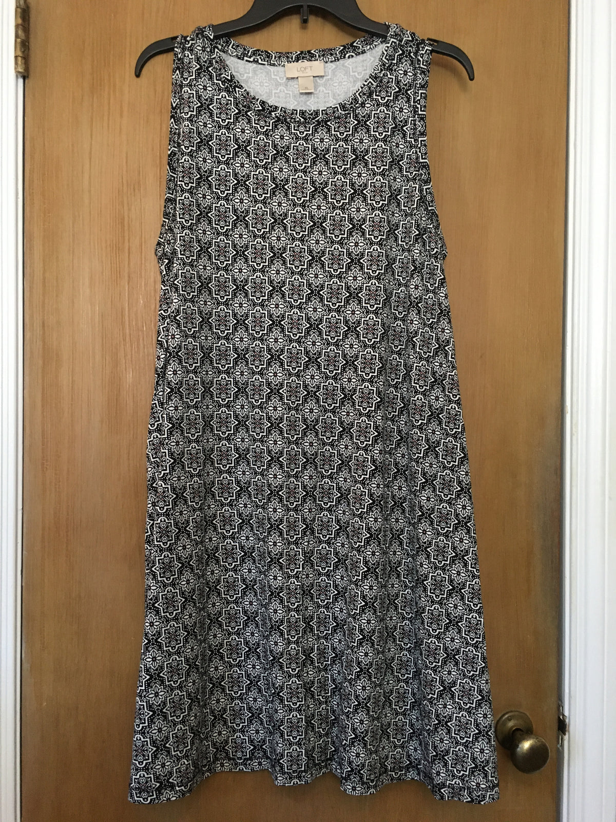 Loft black and white w/ a little purple - size Women - XL (16/18)