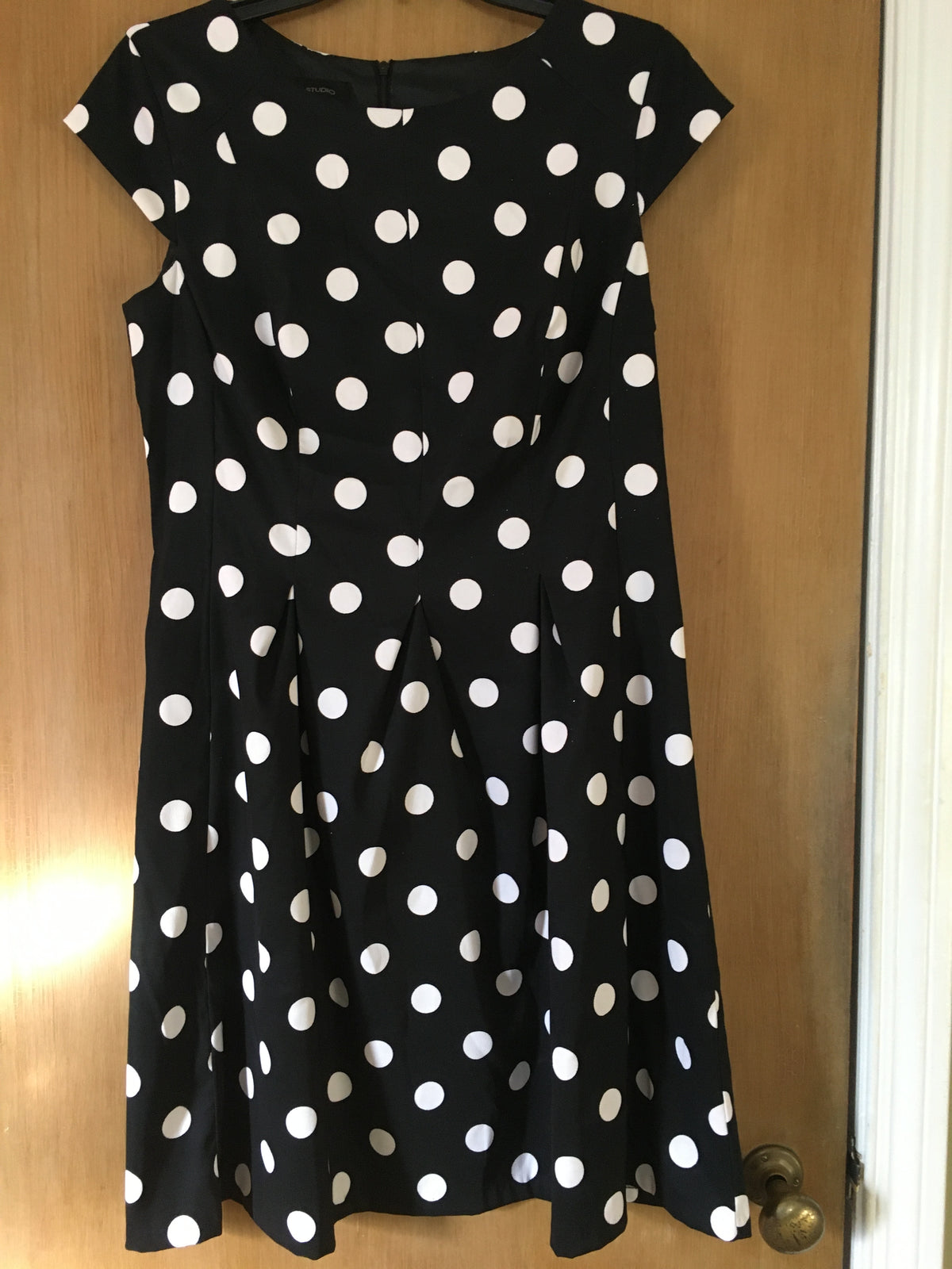 AB Studio big white polkadot on black - size Women - M (8/10)