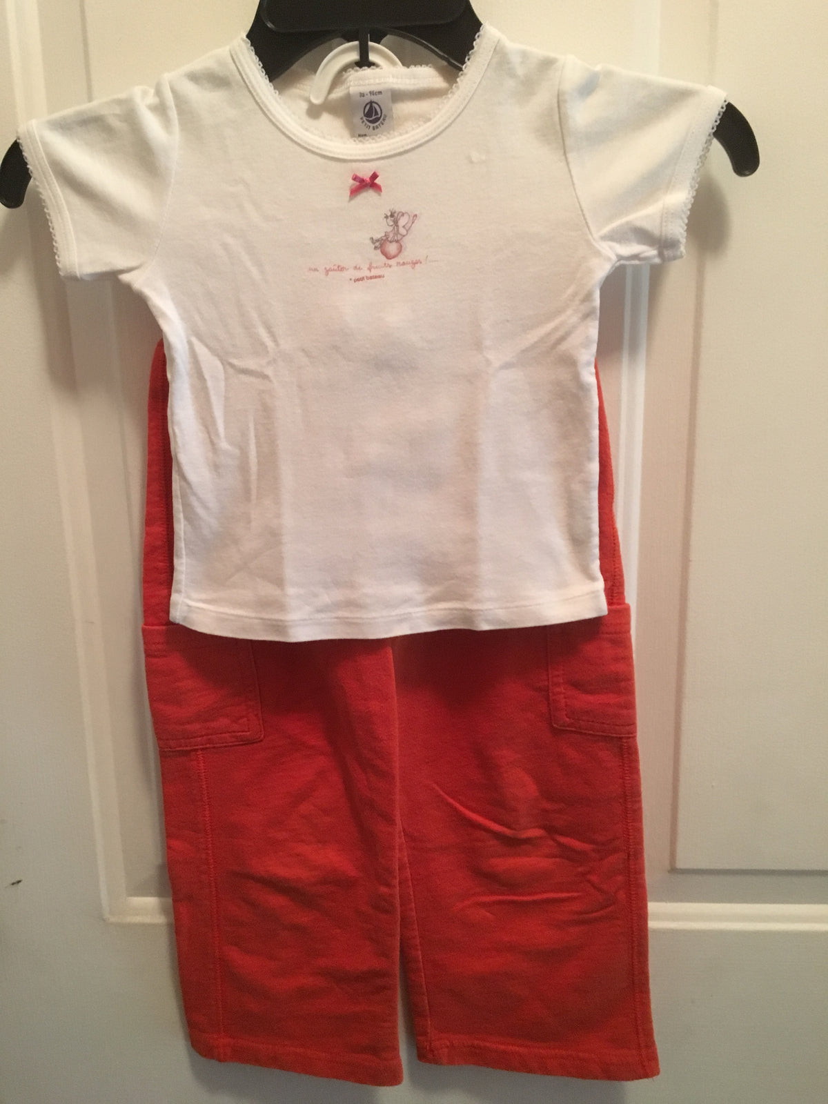 2 pieces: white tshirt & sweatpant (Jumping Beans - size Toddler - 3T