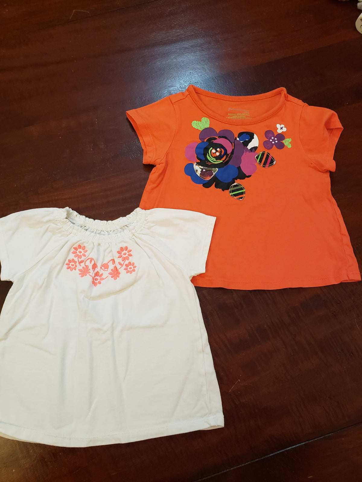 Summer tshirts short sle GUC white orange - size Month - 12-18 / 18M