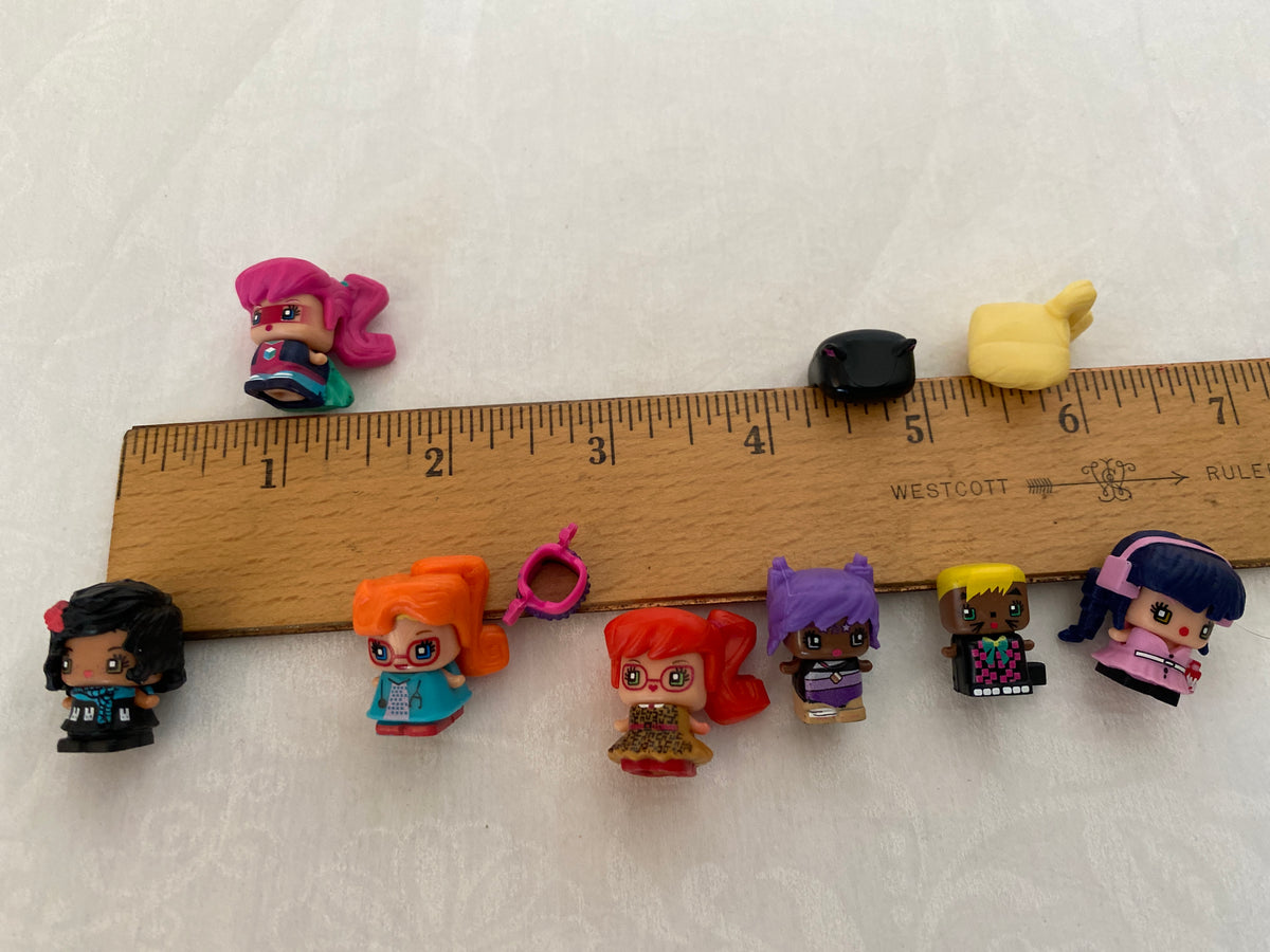 Mini mixieQs series 1 Radom extra hair &outfit