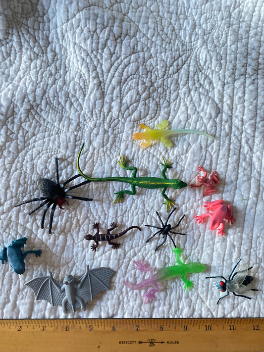 Random plastic or rubber Snakes/spiders/lizards/
