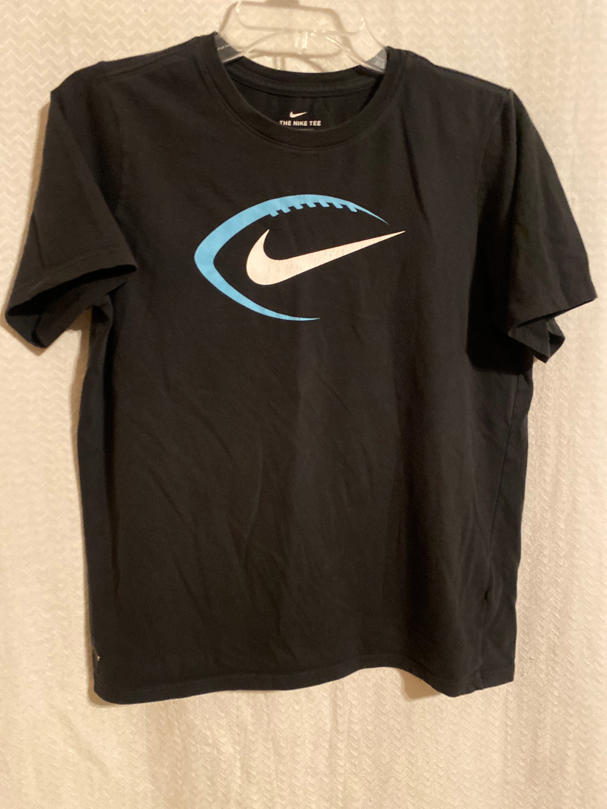 Nike black tee shirt w light blue & white - size Youth - 14 (XL)