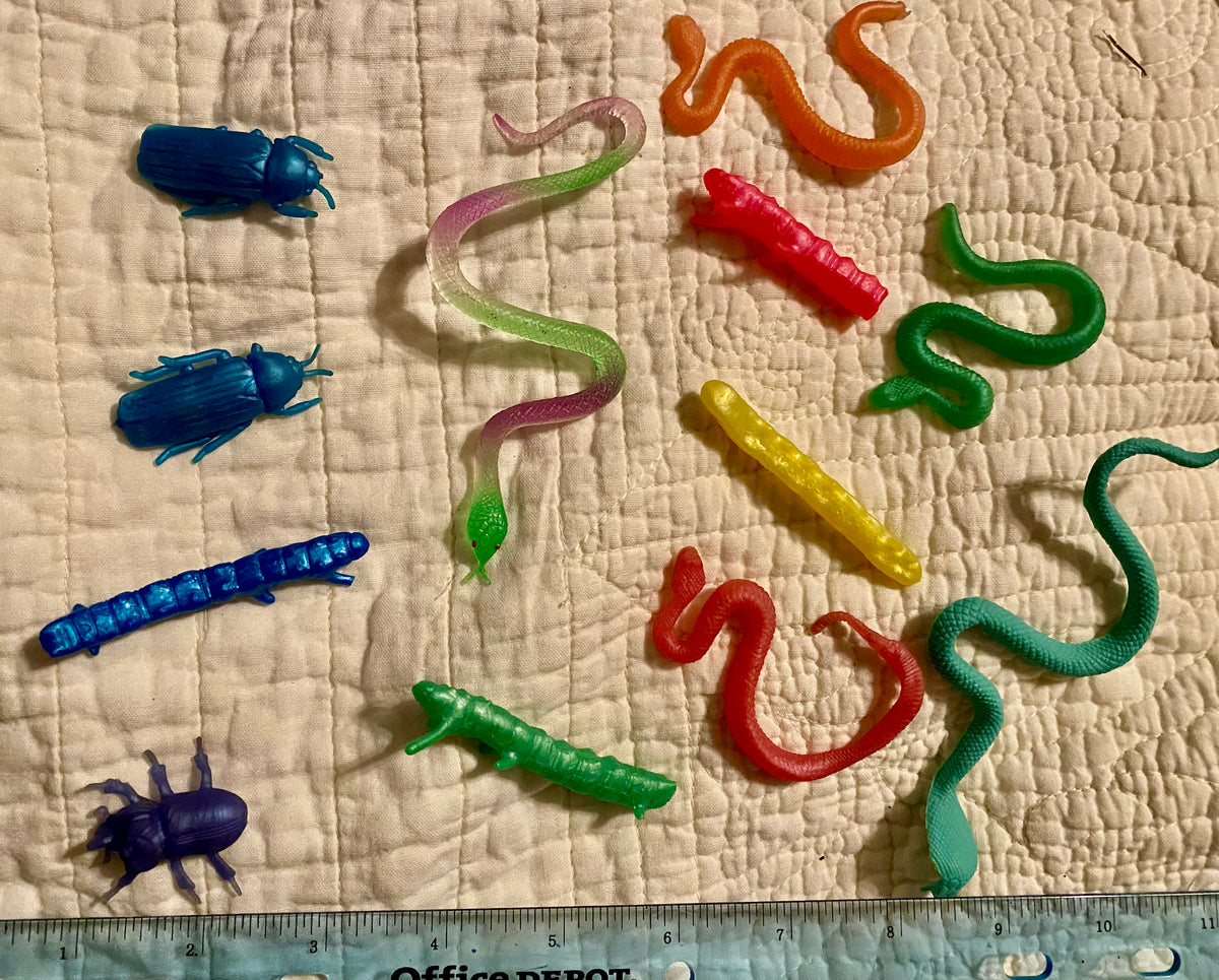 Lot of 12 rubber & Plastic snakes/bugs/