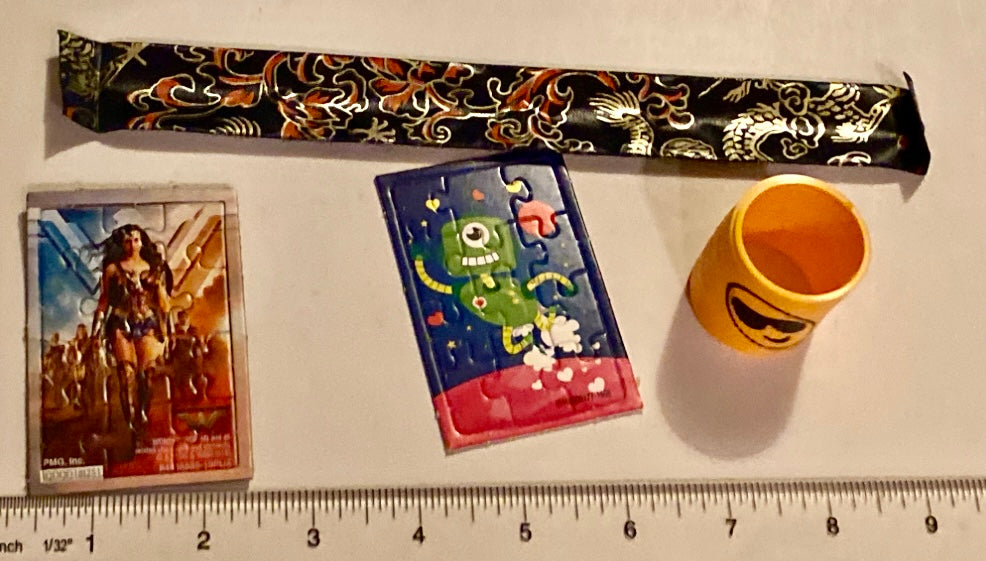 Random toys 2 new mini Puzzles/snap brace&slink