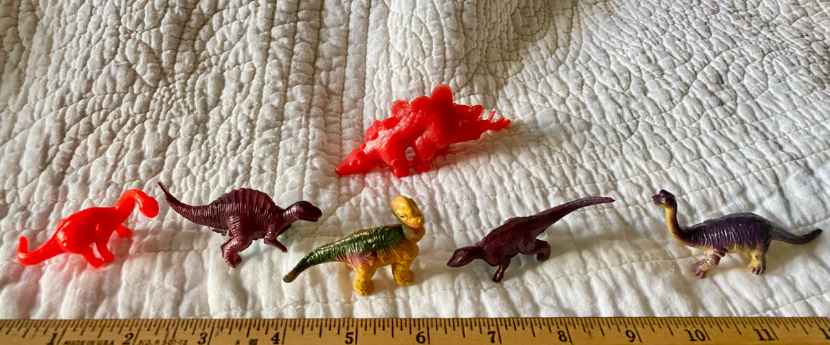 Lot of 6 small Plastic dinosaurs