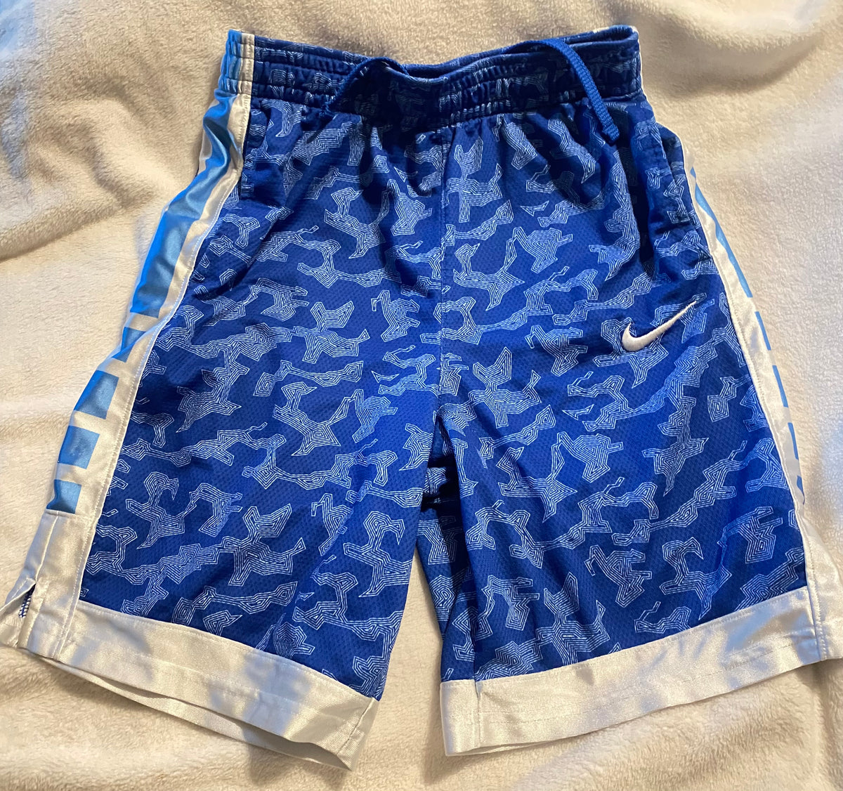 Nike dry fit blue W white pattern shorts - size Youth - 14 (XL)