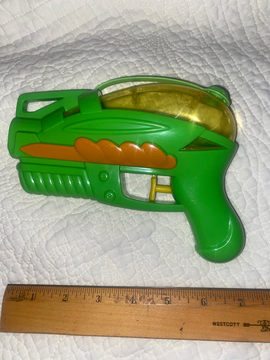 Buzz Bee green water Gun