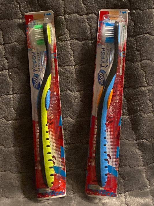 2 brand new Colgate 360 Fresh Tooth brushes