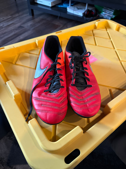 Red soccer cleats Nike - size Shoes - Adult 12