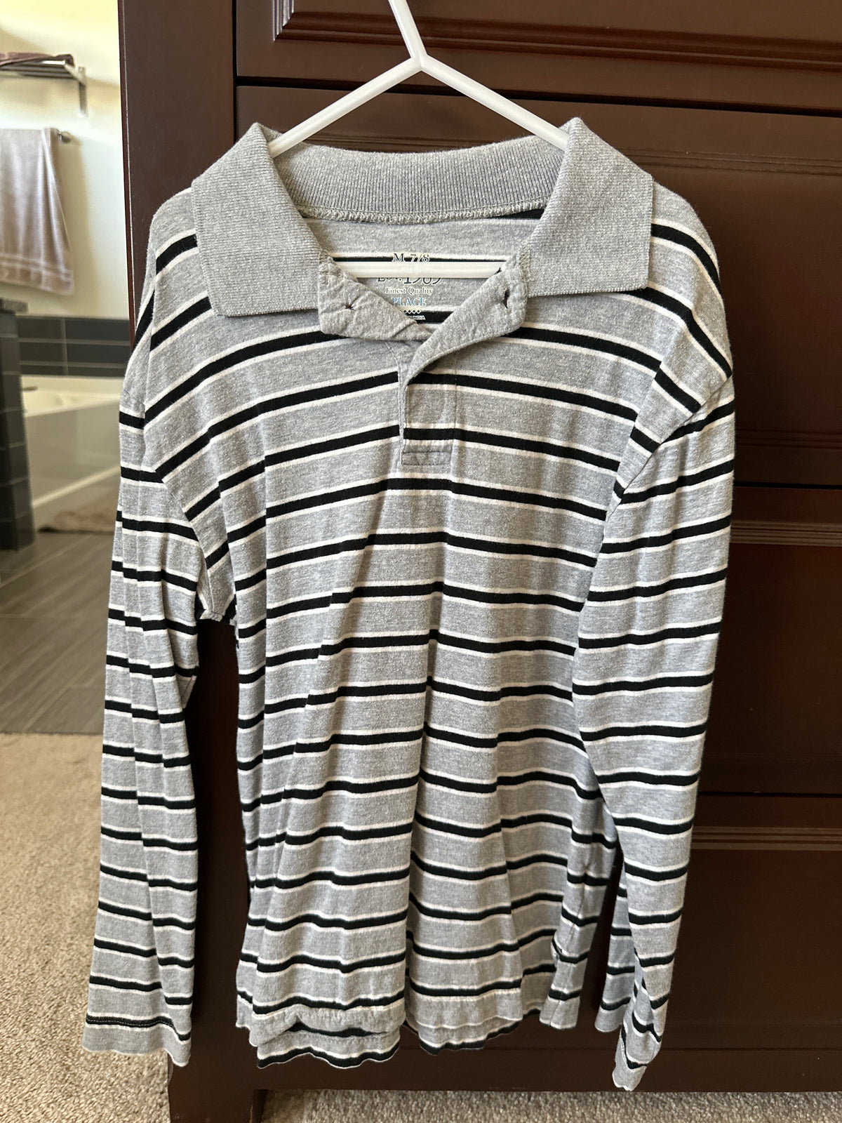 Black / gray Striped polo - size Youth - 8 (M)