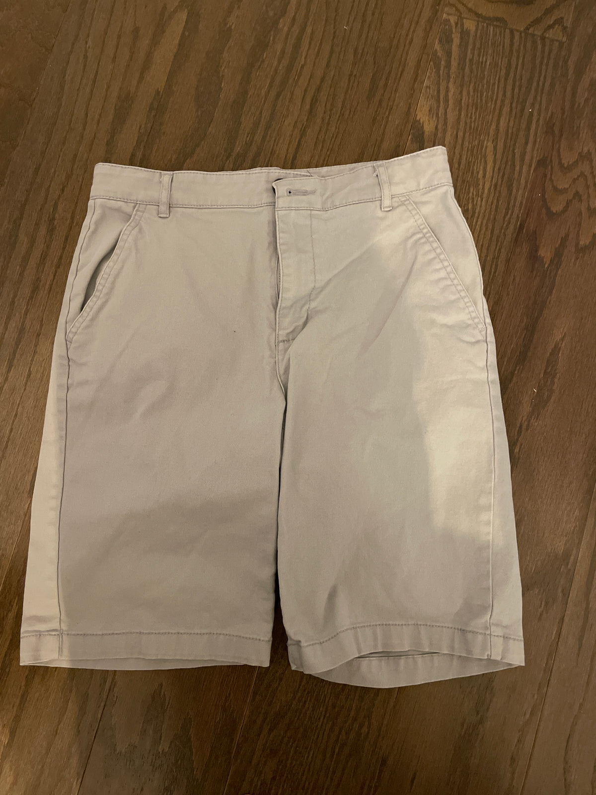 Grey ON shorts - size Youth - 14 (XL)