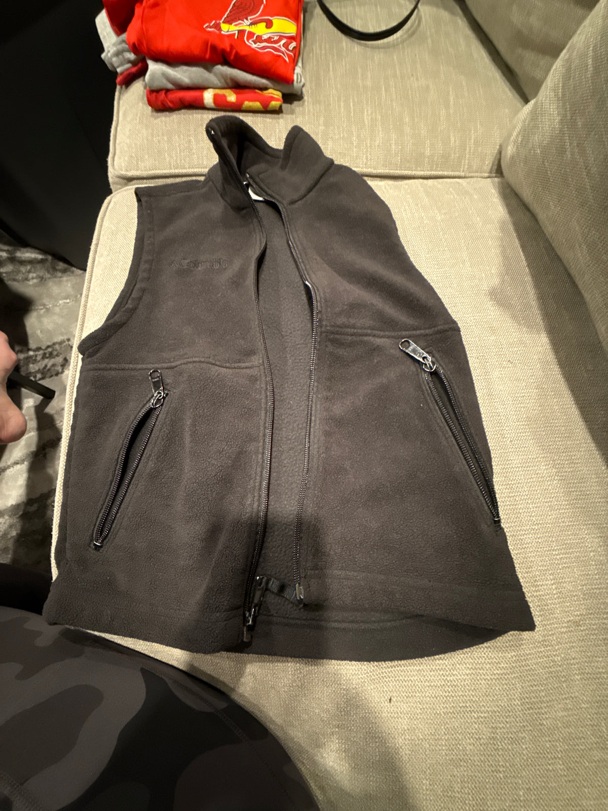 Black Columbia vest - size Youth - 8 (M)