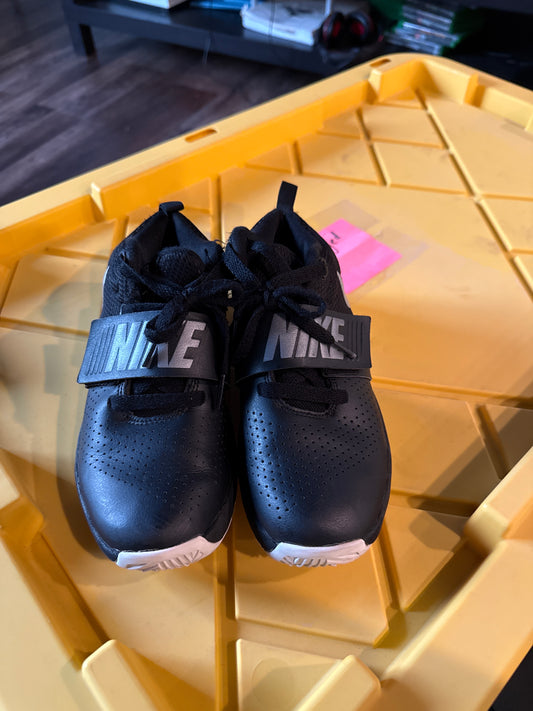 Black Nike Basketball shoes - size Shoes - Kids 3