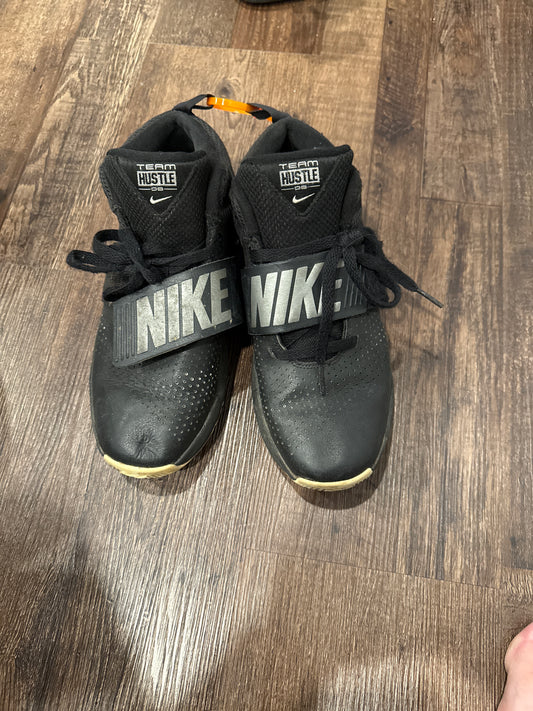 Black Nike basketball - size Shoes - Kids 7