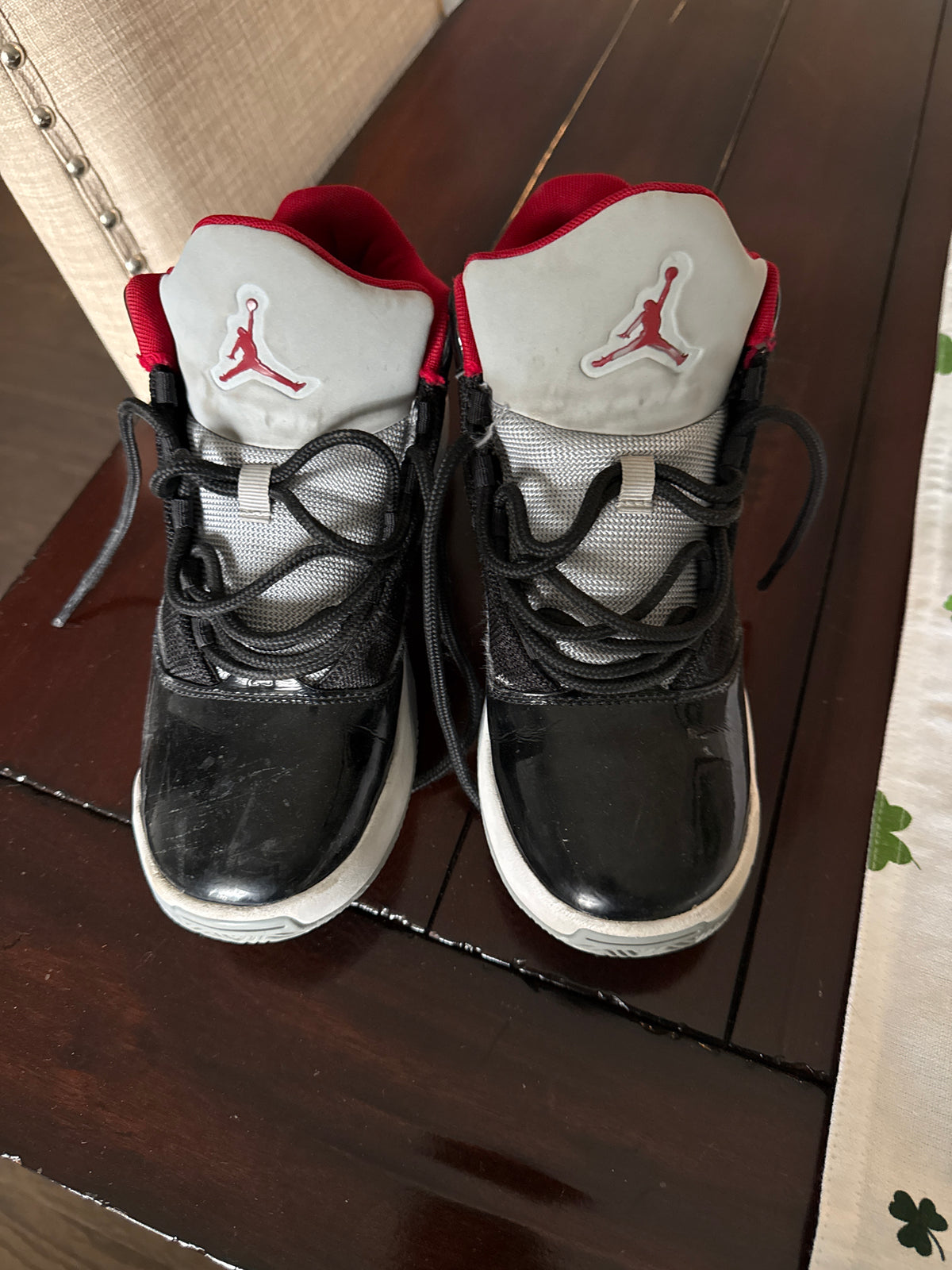 Black and red Air Jordan - size Shoes - Kids 6 1/2