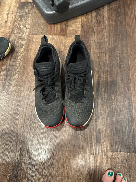 Black LeBron Basketball shoes - size Shoes - Adult 9