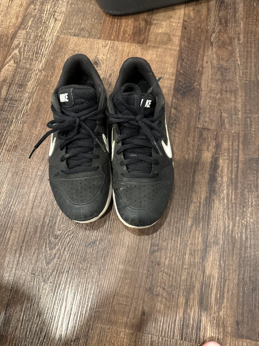 Black Nike turf shoes - size Shoes - Kids 4 1/2