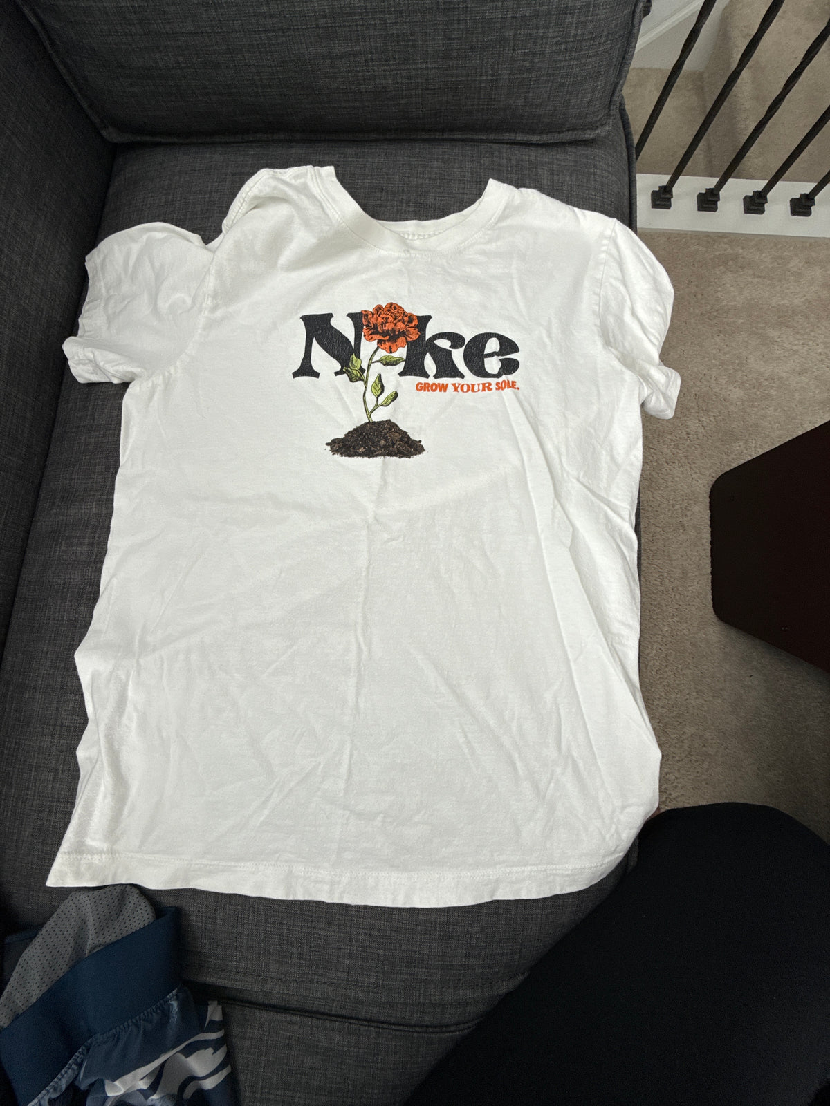 White Nike tee - size Teen/Men - M (32-34)