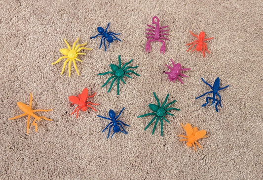 Set of 12 plastic Insects