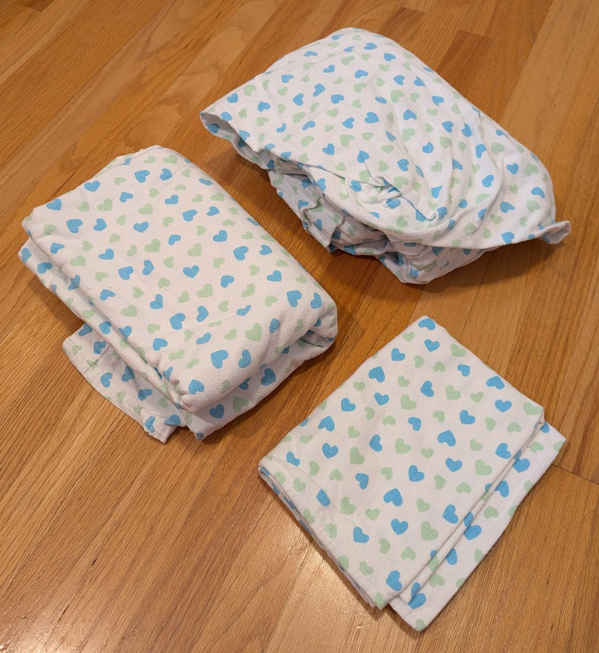 Twin flannel set White w/green hearts - size Bedding - Twin