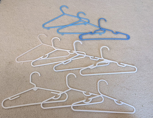 set of 10 hangers kid size-3 blue, 7 white
