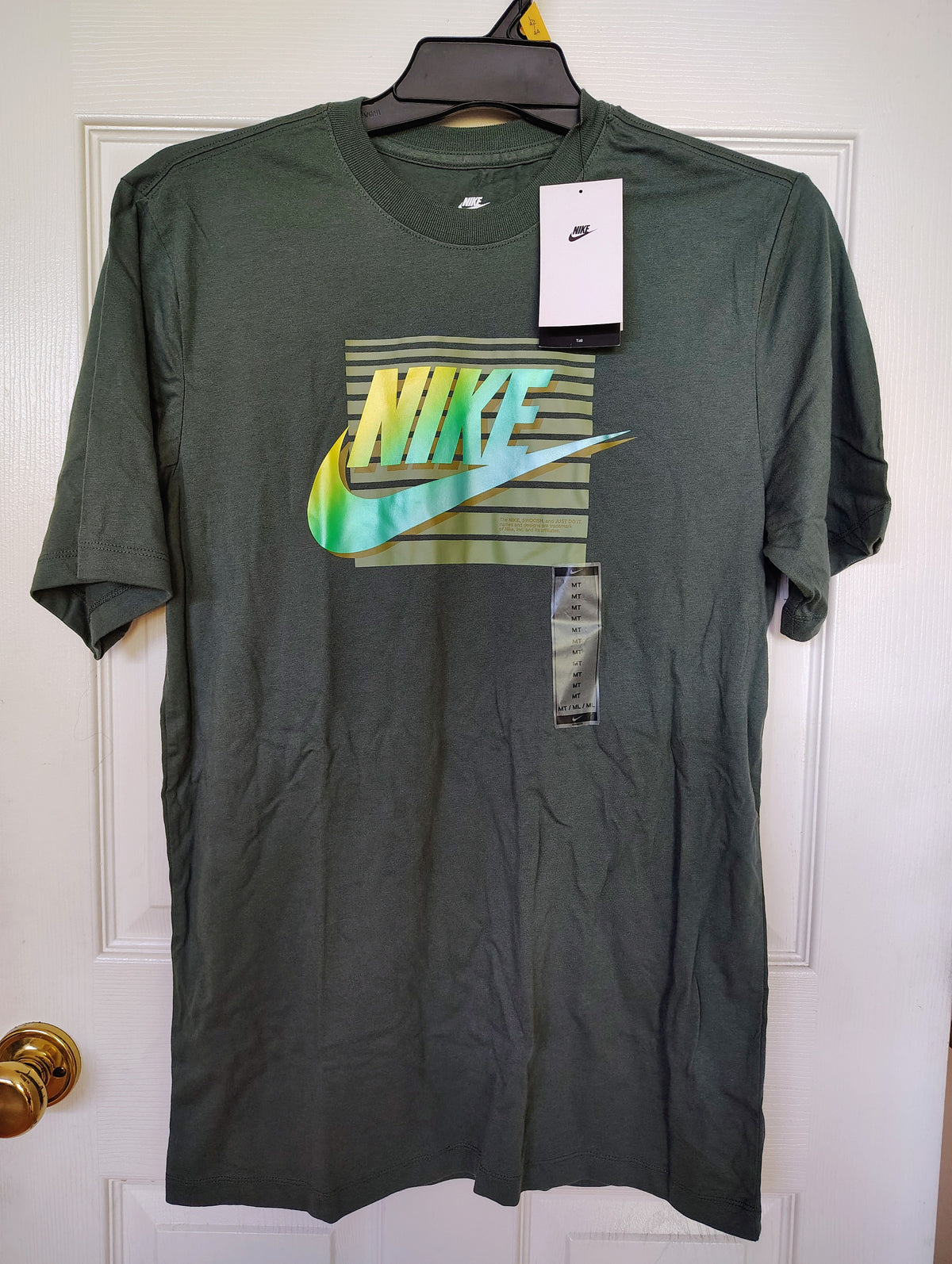 Tee- Nike - NWT -green -sized M Tall - size Teen/Men - M (32-34)
