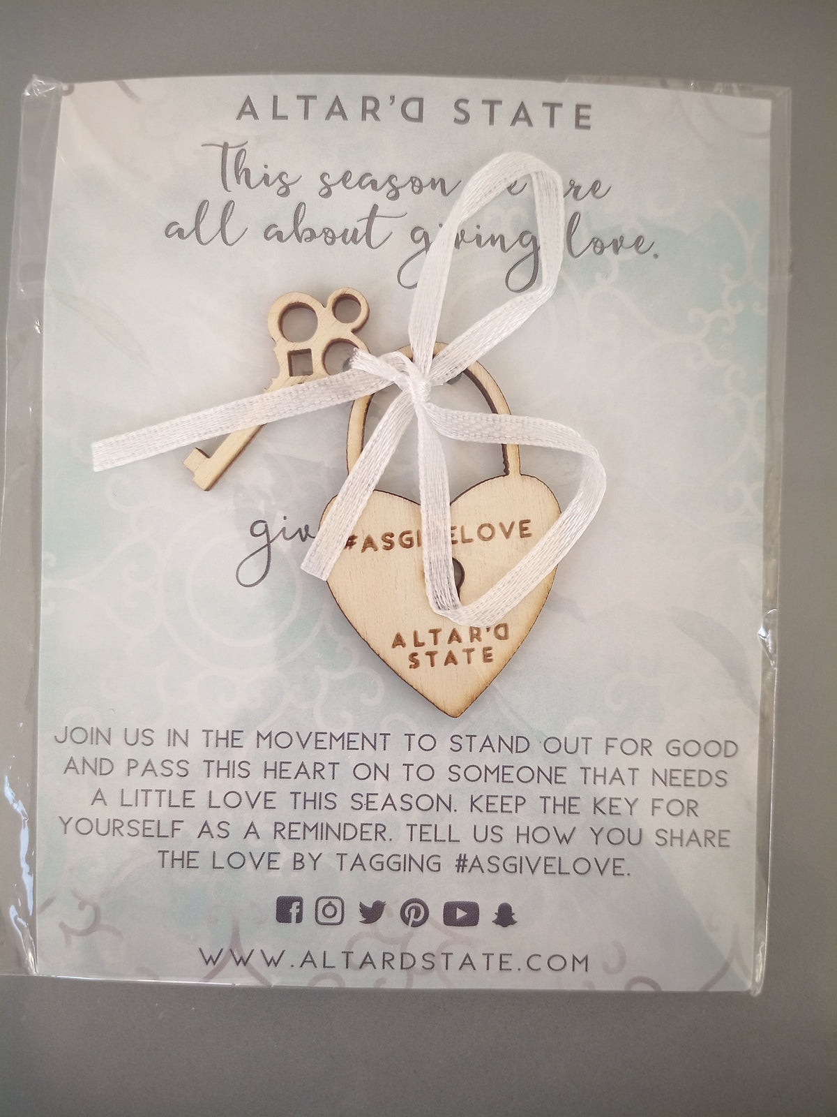 Wooden Heart & Key NEW, 2 inches