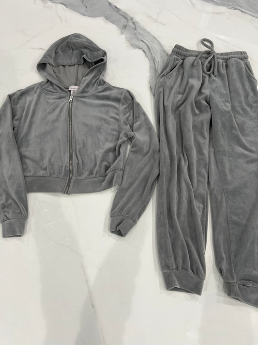 Gray velour track suit SzS EUC soft,thick,strtc - size Junior - S (3/5)