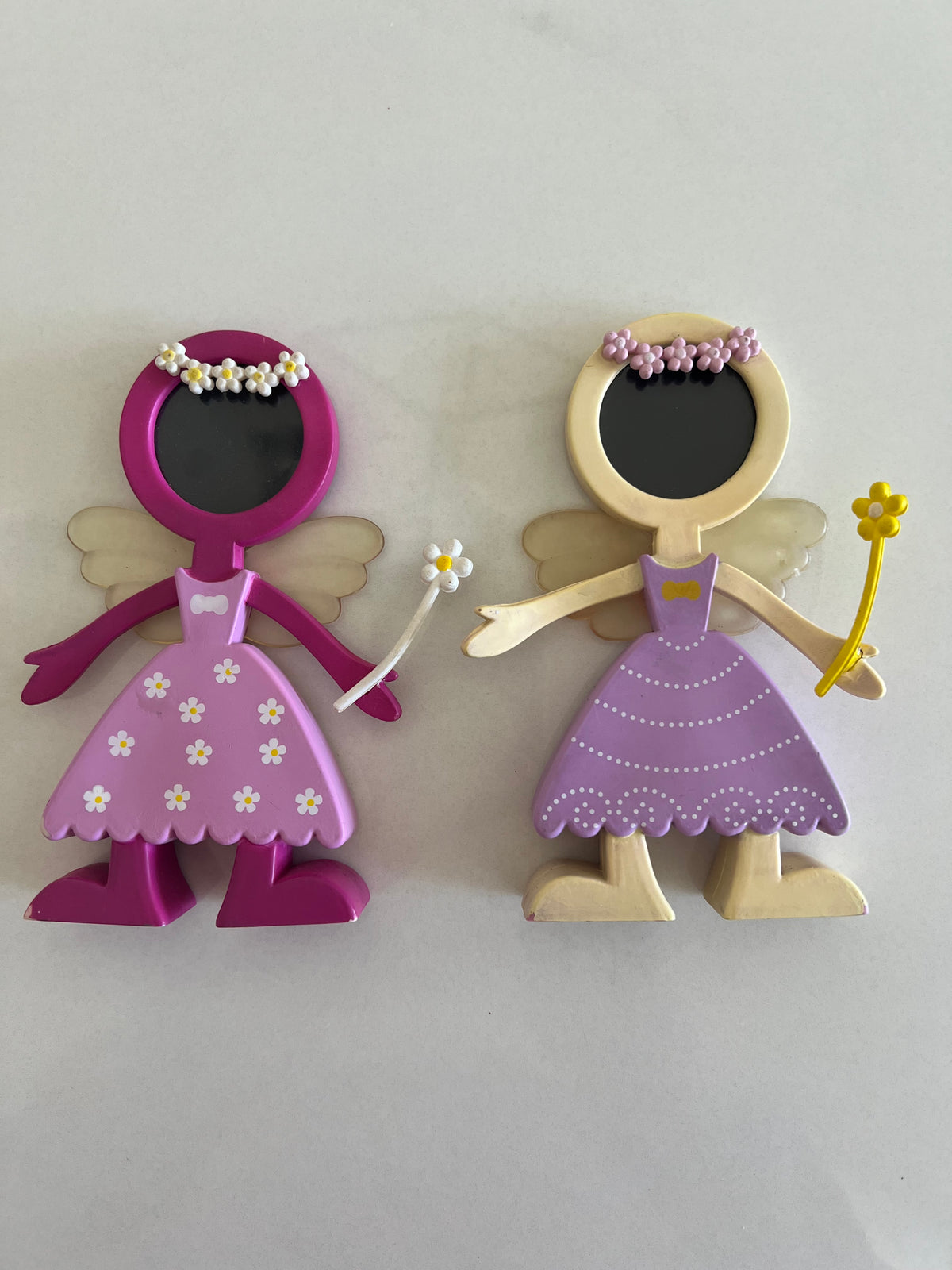2 upright pic frames Girls in dresses UC